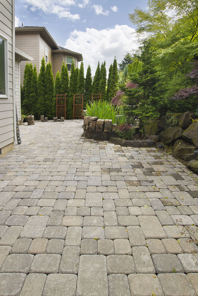 backyard pavers design in a Fairfax-like area