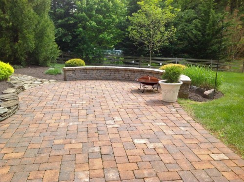 patio with stone pavers